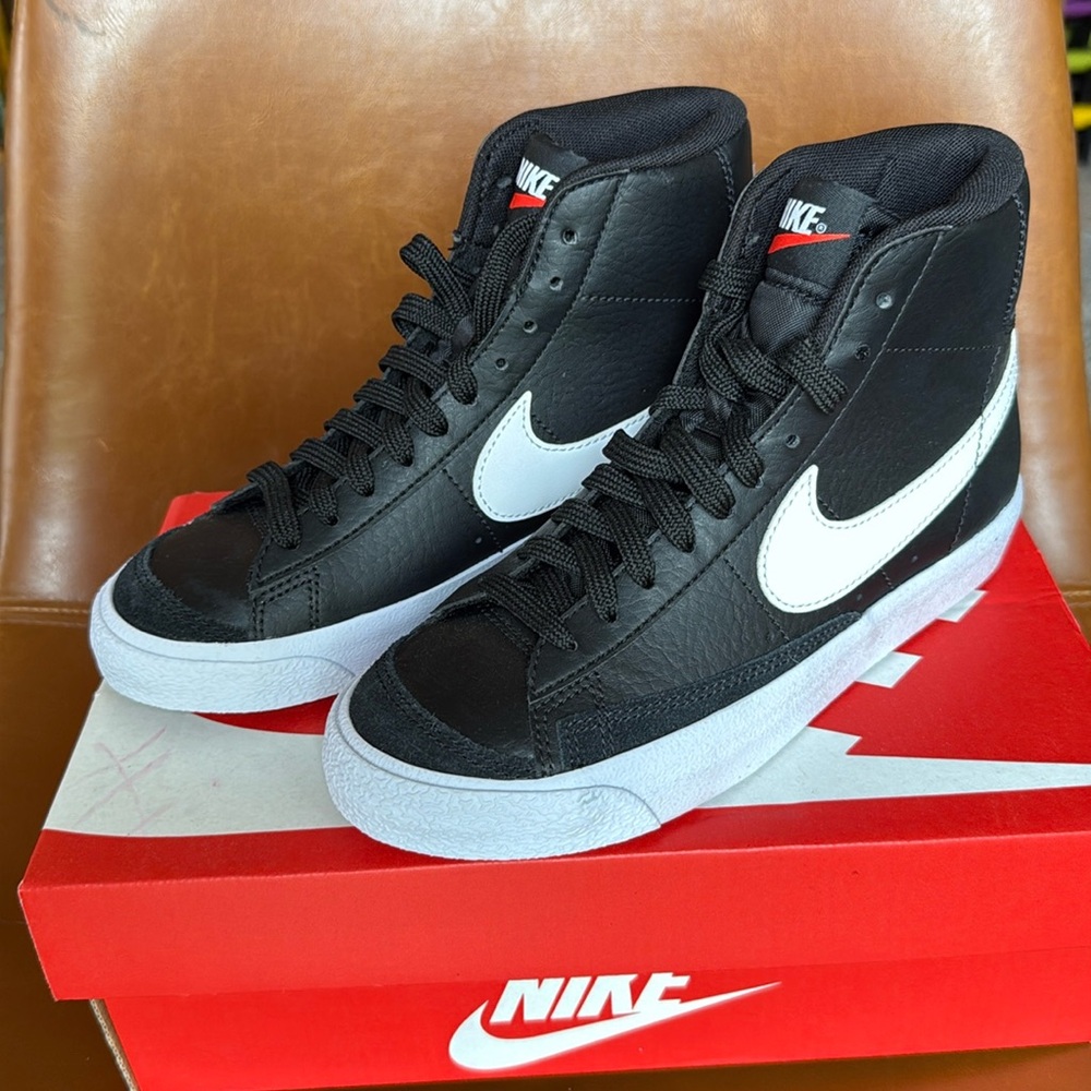 BRAND NEW NIKE BLAZER MID '77s 3.5Y New in Original Box